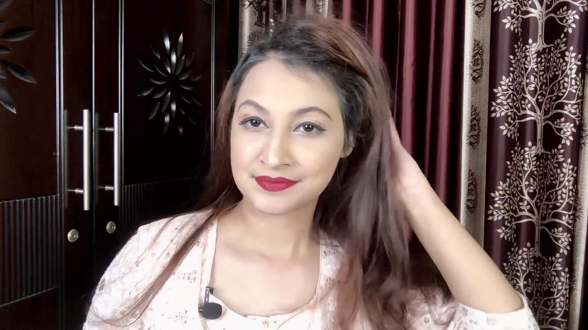 'Video thumbnail for The Easiest Party Hairstyle Without any Spray'